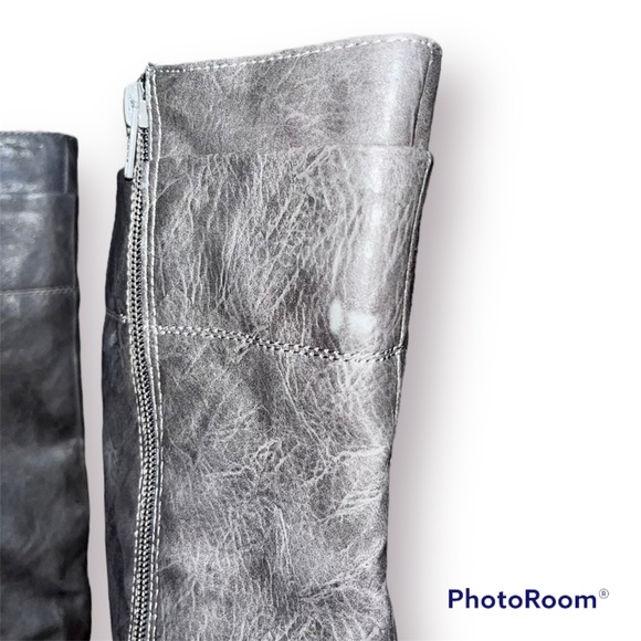 Women’s •9• Gray Heeled Boots - Picture 3 of 4